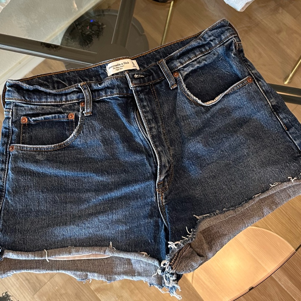 Abercrombie high rise mom short